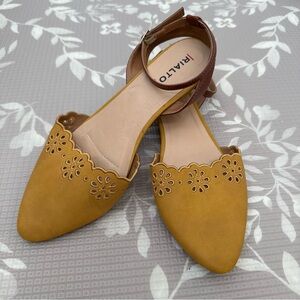 Rialto Women's Mustard Scalloped Flats 8M